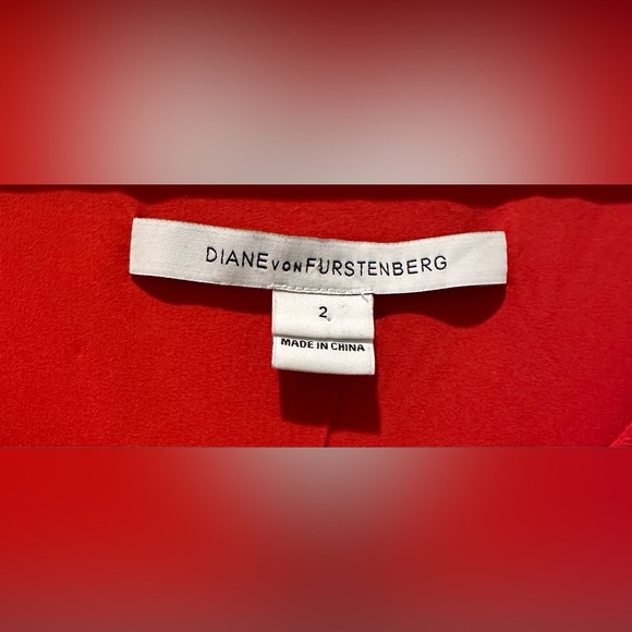 Diane Von Furstenberg Mini Cap Sleeves Ruched Sheath Dress in Red Poppy. - Picture 6 of 7